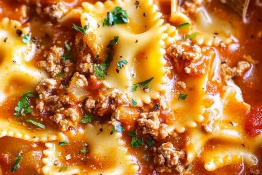 The BEST Lasagna Soup Recipe