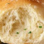 30-Minute Garlic Parmesan Dinner Rolls