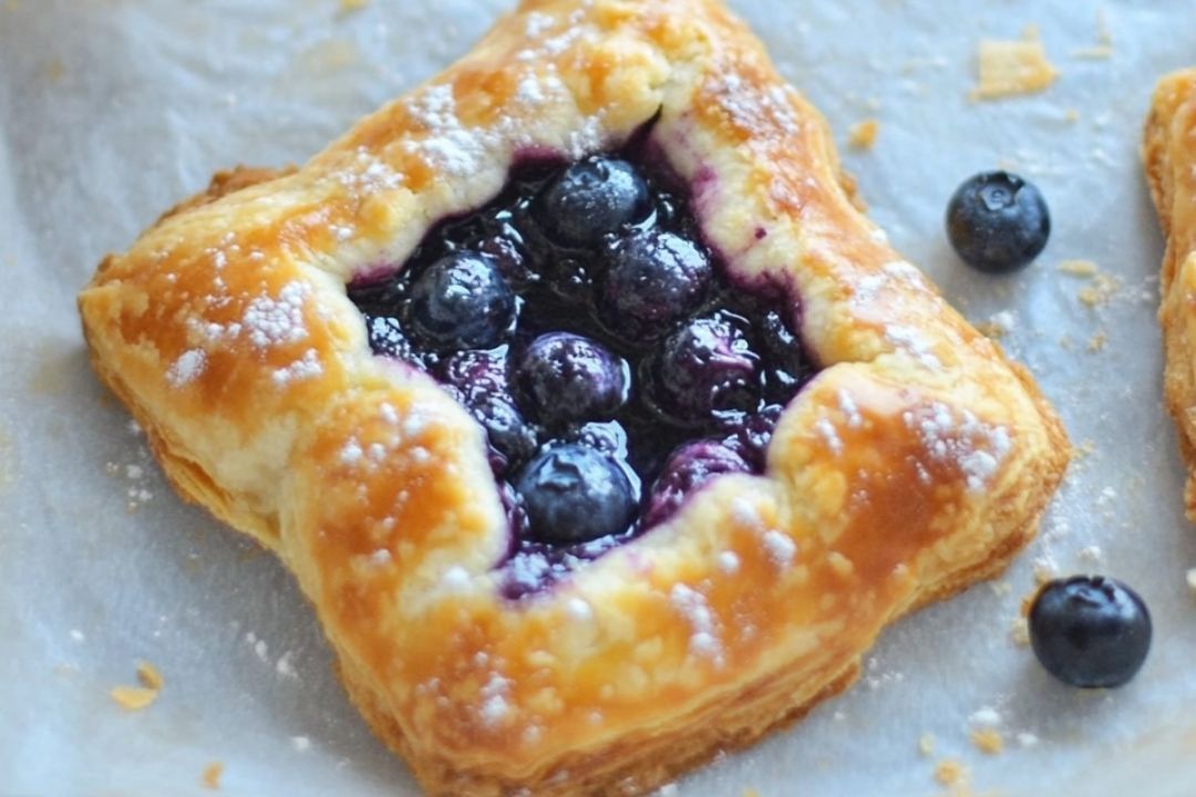 Craving a sweet, flaky treat without spending hours in the kitchen? These Small Batch 4 Ingredients Blueberry Danishes are the answer! With buttery puff pastry, a tangy cream cheese filling, juicy blueberries, and a touch of sweetness, you’ll have a delightful pastry in no time. Perfect for breakfast, dessert, or a midday pick-me-up!