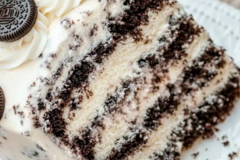 Cookies & Cream Cake (Oreo Cake) with Oreo Frosting