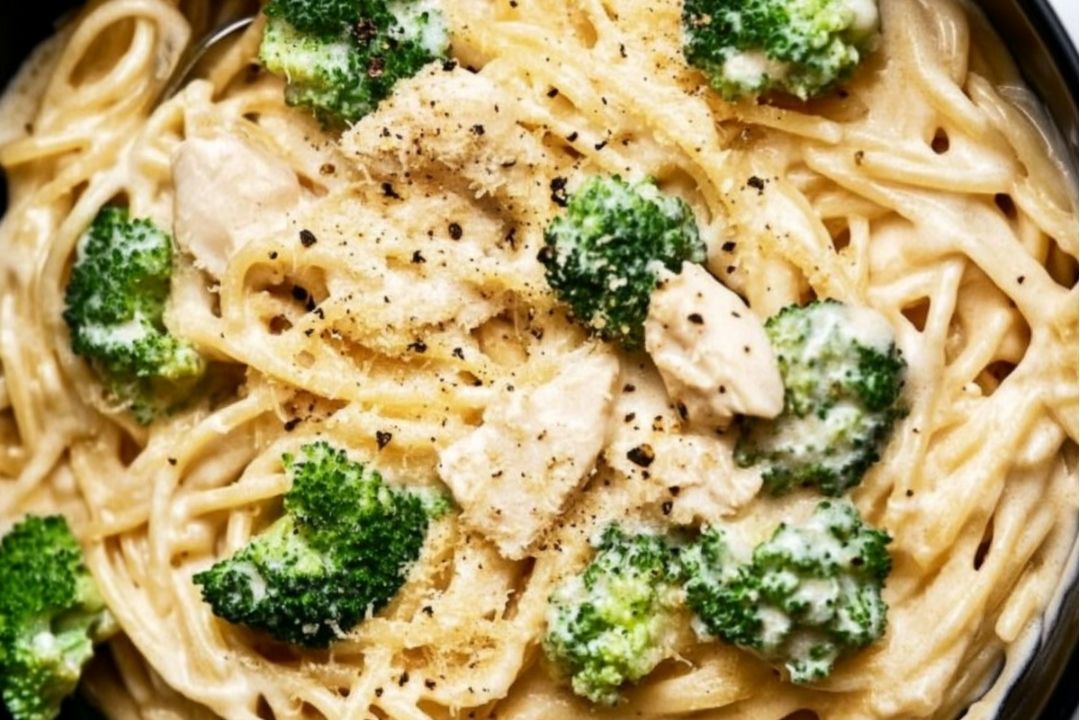 Lightened-Up Chicken Alfredo with a Creamy Twist