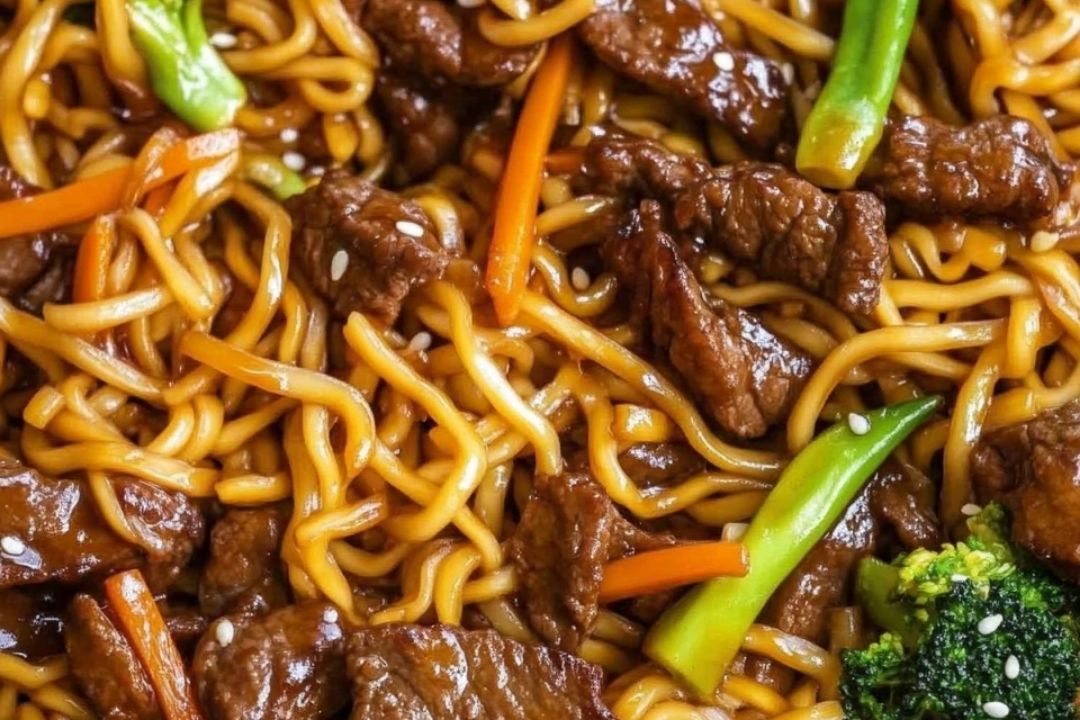 Beef Lo Mein is a takeout favorite that you can easily recreate at home. Tender strips of beef, vibrant vegetables, and chewy noodles are tossed in a savory sauce that’s bursting with flavor. This one-pan dish is perfect for a quick, delicious dinner that the whole family will love.