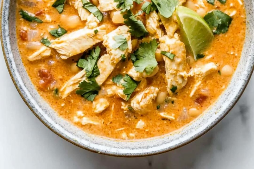 Easy White Chicken Chili (Slow Cooker)