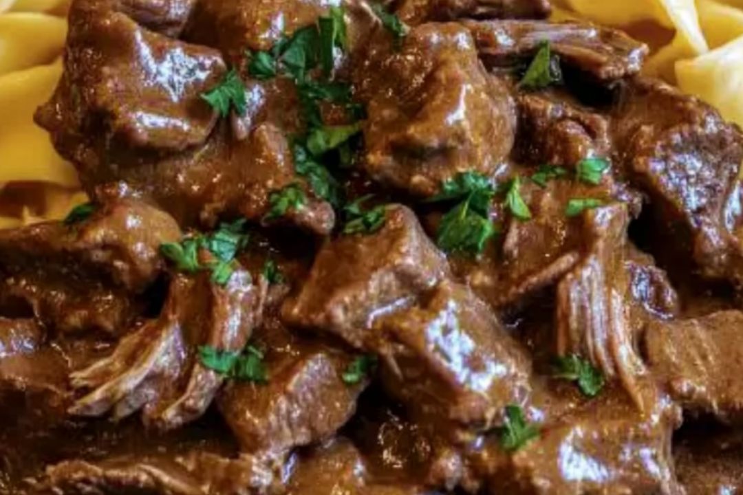 Slow Cooker Beef and Noodles