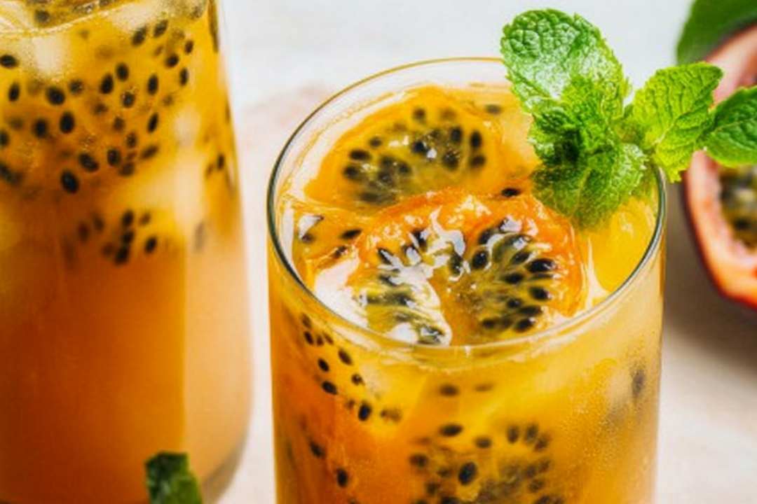 Refreshing Iced Passion Fruit Tea: A Sweet and Tangy Cool Down